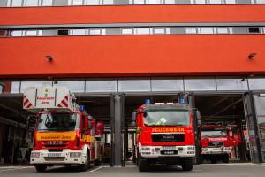 Feuerwehrautos fahren aus